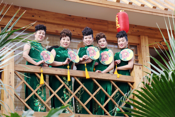 中国茶-邯郸市花瓣雨模特队演出