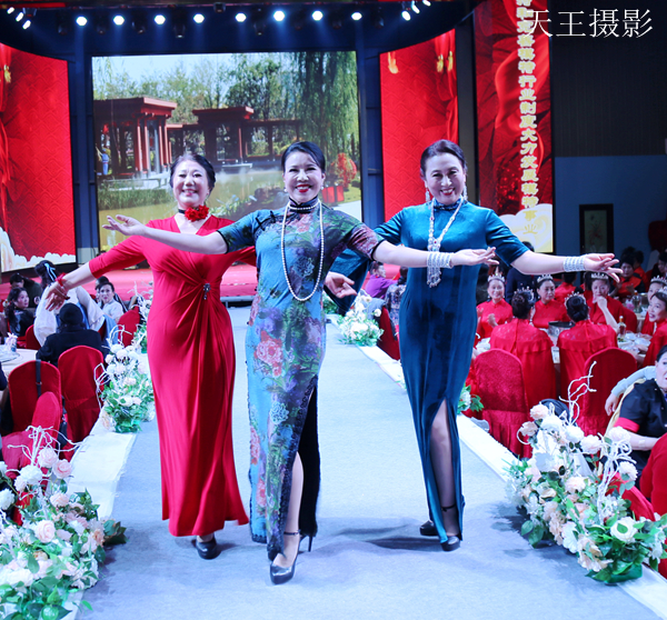 邯郸市模特行业协会2020“筑梦远航 赢在未来”迎新年大型联欢会  国际范模特队演出视频
