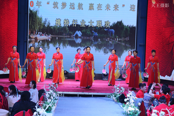 邯郸市模特行业协会2020“筑梦远航 赢在未来”迎新年大型联欢会  秋之韵模特队演出视频