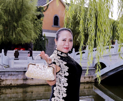 邯郸市东方舞之韵艺术团游红色赤水湾古镇献爱心表演《上海瑶》节目